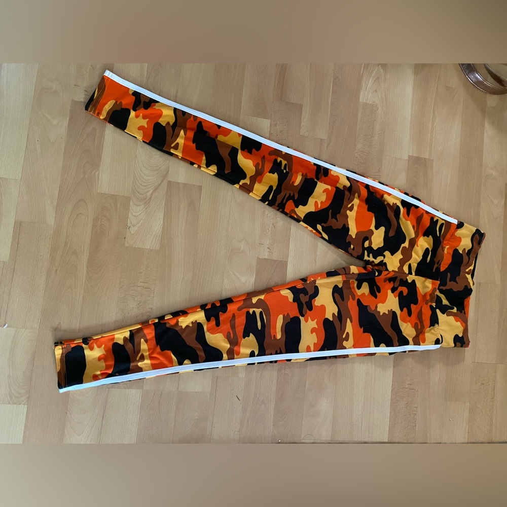 4/$10✨ orange camo leggings